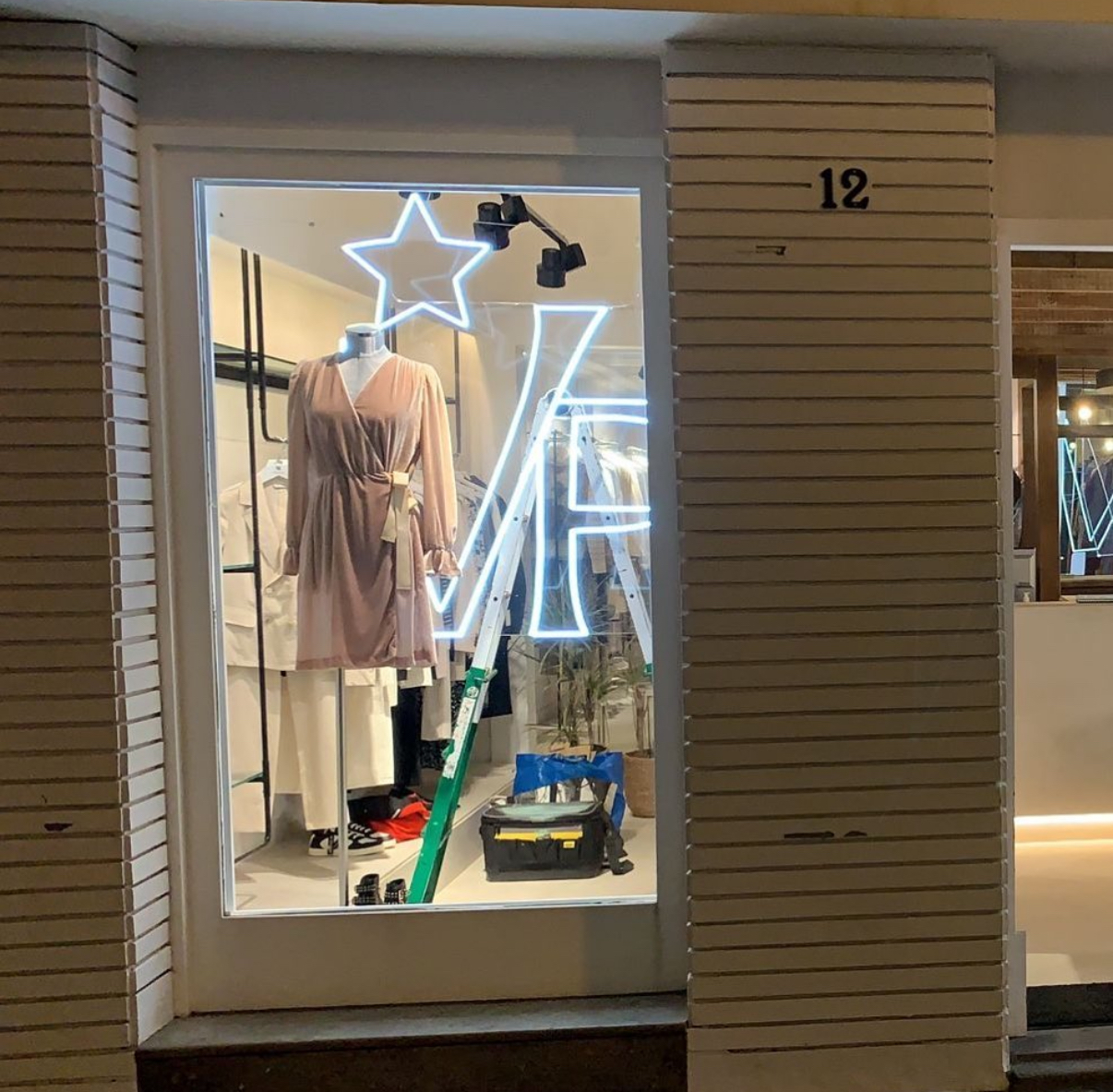 Neón LED personalizado para negocio en Galicia