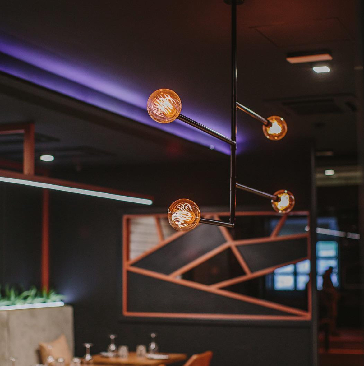 Iluminación arquitectónica para tienda y showroom en Galicia